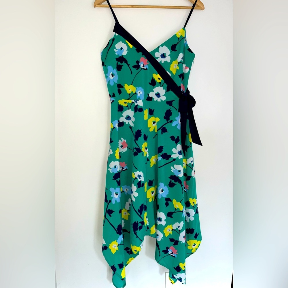 ✅ Banana Republic flowery sundress with tie detail